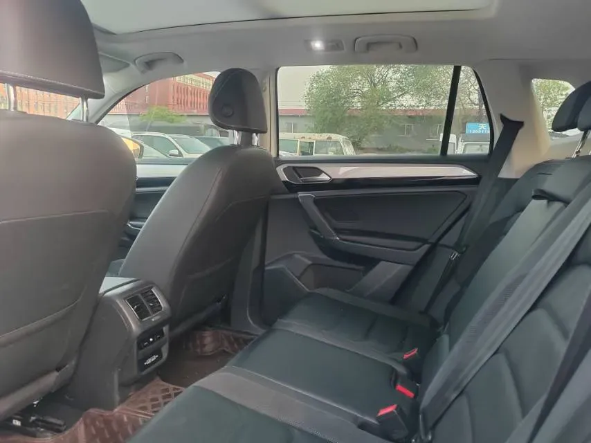 2019 Jeep Cherokee 2.0T 234HP L4 9AT,autocango,china used car exporter,china ev exporter,chinese used car exporter,chinese used ev exporter