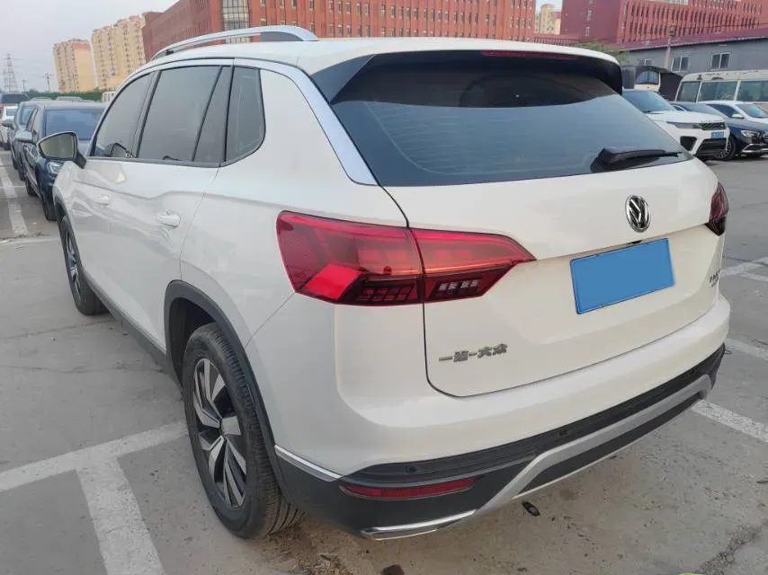 2019 Jeep Cherokee 2.0T 234HP L4 9AT,autocango,china used car exporter,china ev exporter,chinese used car exporter,chinese used ev exporter