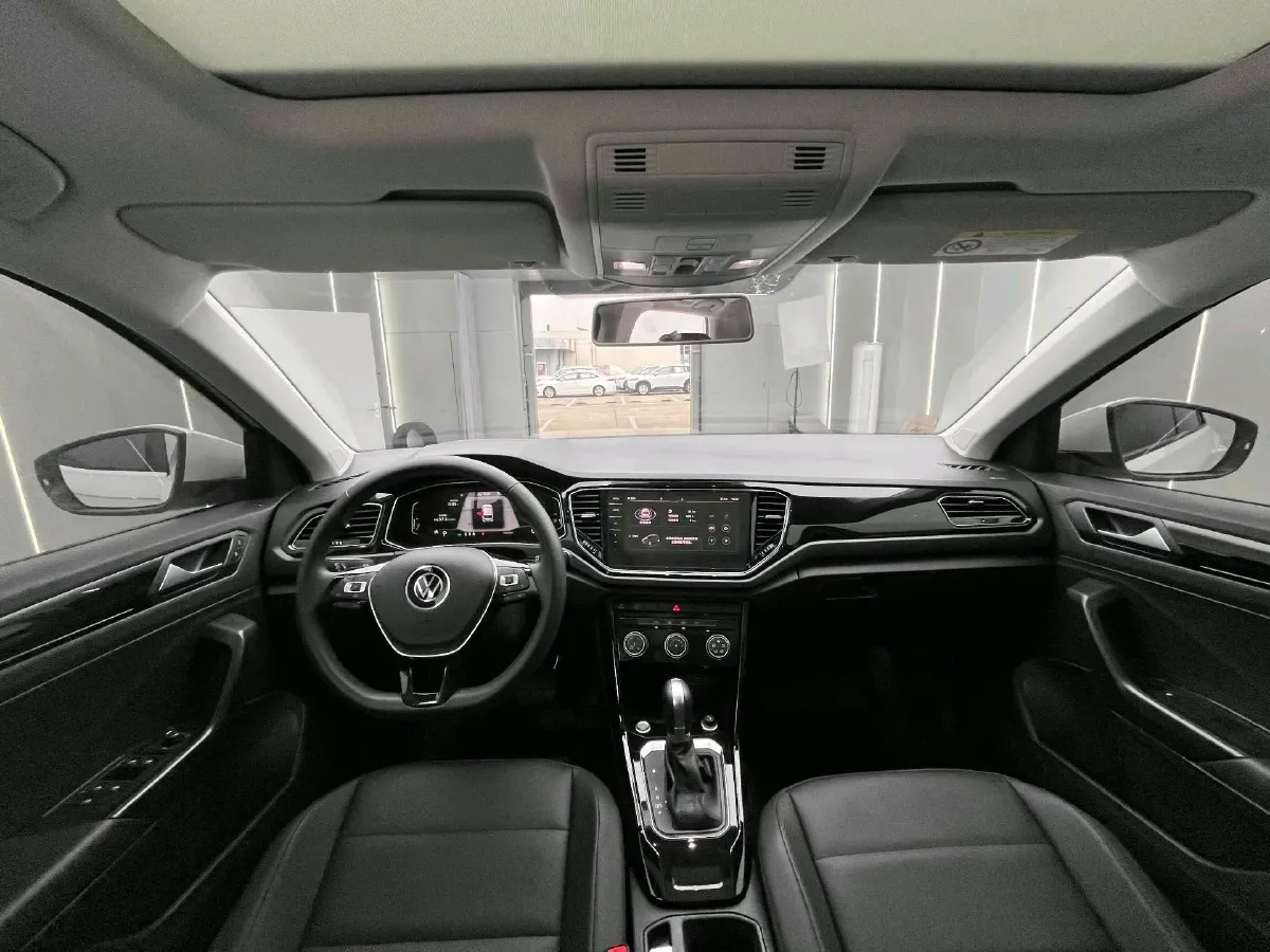 2022 Volkswagen T-Roc 1.4T 150HP L4 7DCT,autocango,china used car exporter,china ev exporter,chinese used car exporter,chinese used ev exporter
