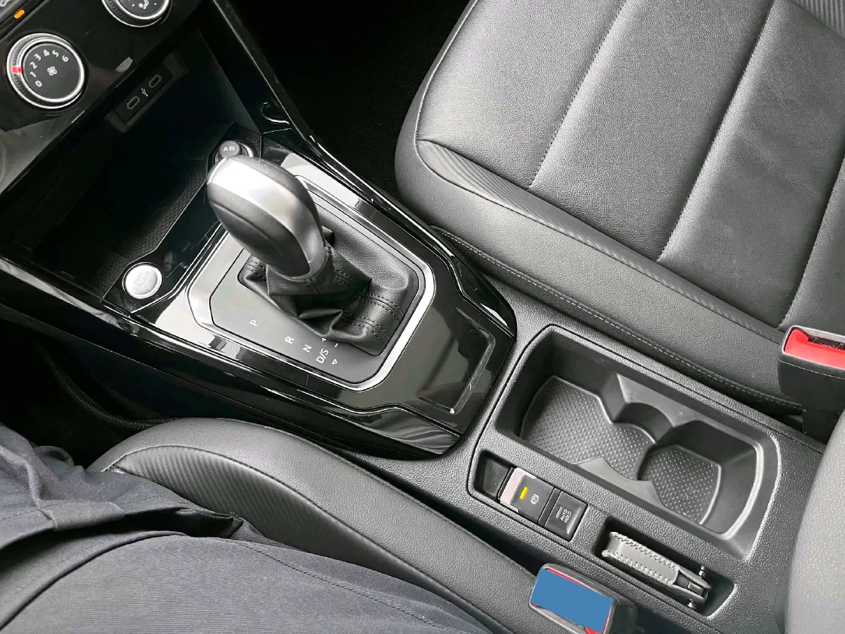 2022 Volkswagen T-Roc 1.4T 150HP L4 7DCT,autocango,china used car exporter,china ev exporter,chinese used car exporter,chinese used ev exporter