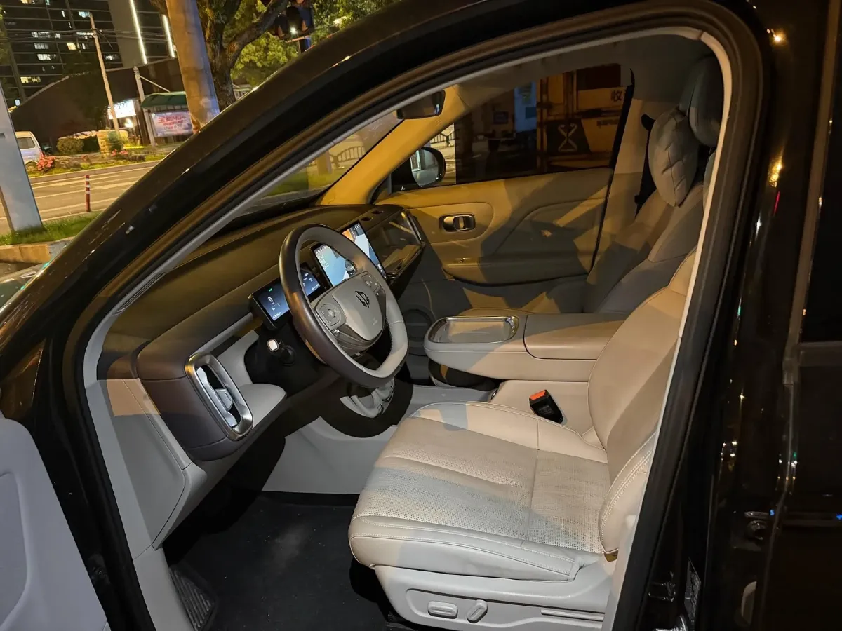 2025 Leapmotor B10 BEV 67.1KWH,autocango,china used car exporter,china ev exporter,chinese used car exporter,chinese used ev exporter