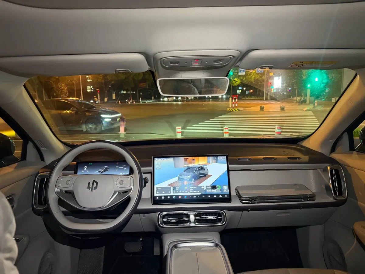 2025 Leapmotor B10 BEV 67.1KWH,autocango,china used car exporter,china ev exporter,chinese used car exporter,chinese used ev exporter