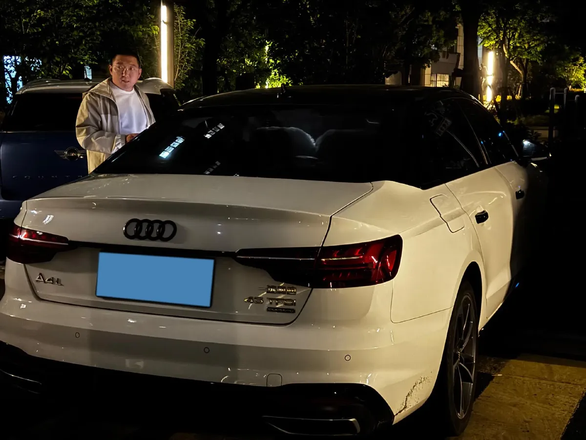 2022 Audi A4L 2.0T 190HP L4 7DCT,autocango,china used car exporter,china ev exporter,chinese used car exporter,chinese used ev exporter