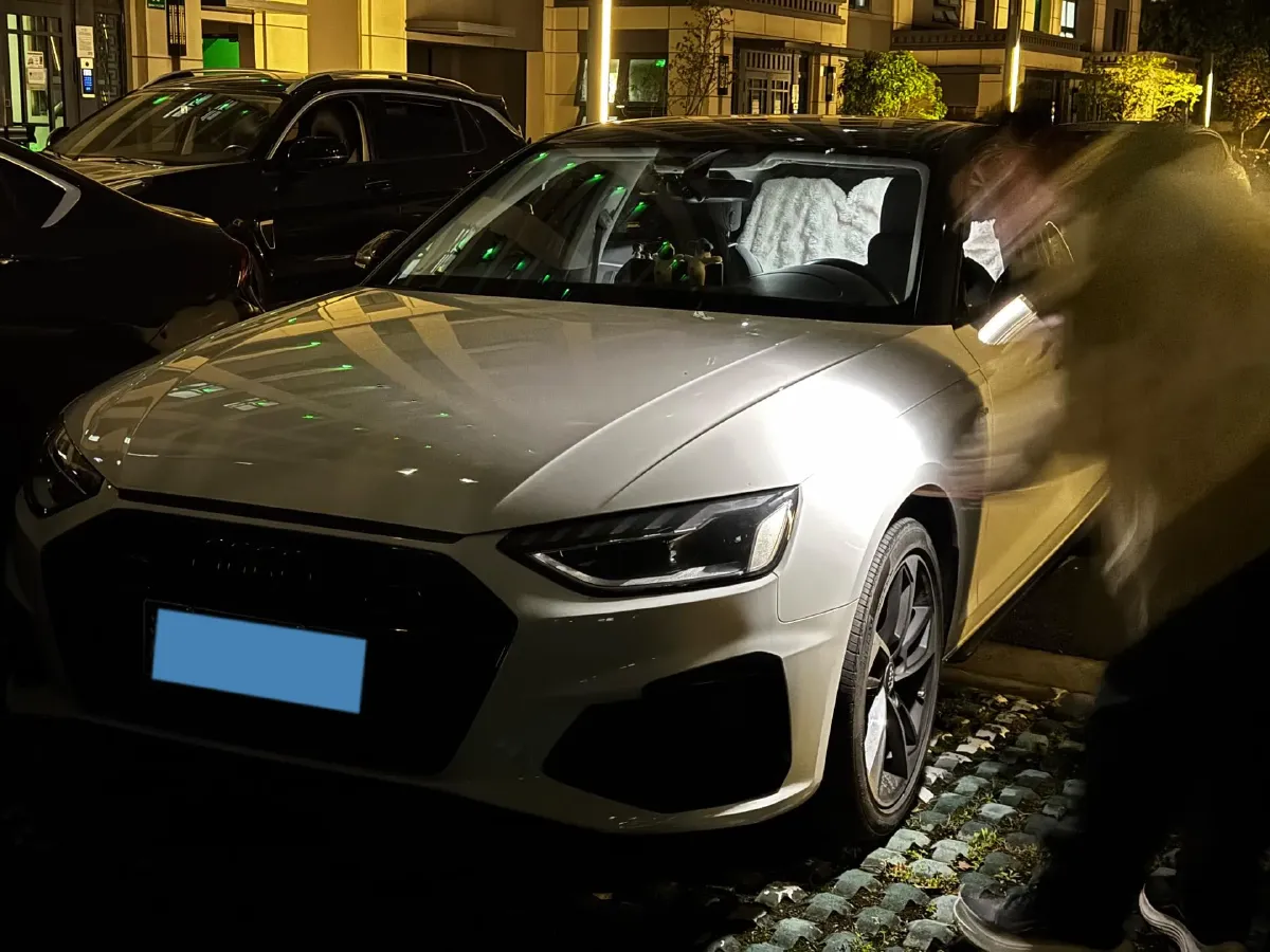 2022 Audi A4L 2.0T 190HP L4 7DCT,autocango,china used car exporter,china ev exporter,chinese used car exporter,chinese used ev exporter