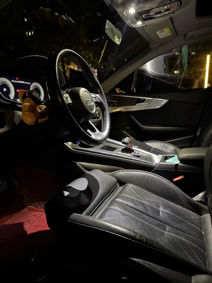 2022 Audi A4L 2.0T 190HP L4 7DCT,autocango,china used car exporter,china ev exporter,chinese used car exporter,chinese used ev exporter