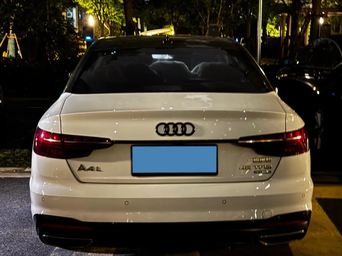 2022 Audi A4L 2.0T 190HP L4 7DCT,autocango,china used car exporter,china ev exporter,chinese used car exporter,chinese used ev exporter