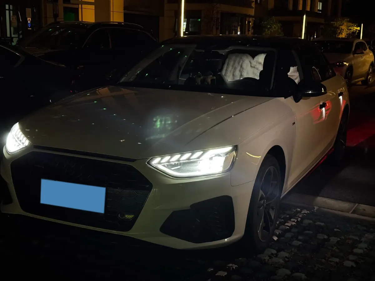 2022 Audi A4L 2.0T 190HP L4 7DCT,autocango,china used car exporter,china ev exporter,chinese used car exporter,chinese used ev exporter