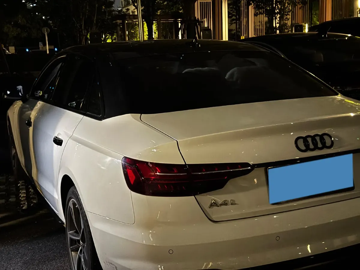 2022 Audi A4L 2.0T 190HP L4 7DCT,autocango,china used car exporter,china ev exporter,chinese used car exporter,chinese used ev exporter