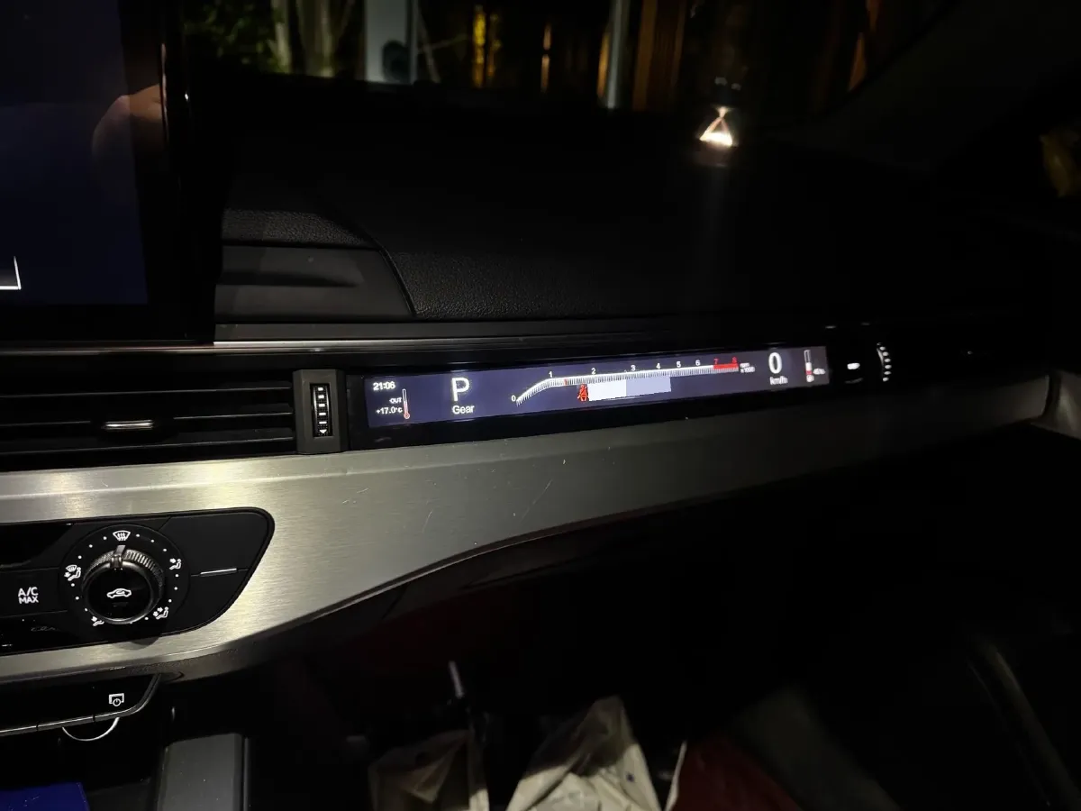 2022 Audi A4L 2.0T 190HP L4 7DCT,autocango,china used car exporter,china ev exporter,chinese used car exporter,chinese used ev exporter