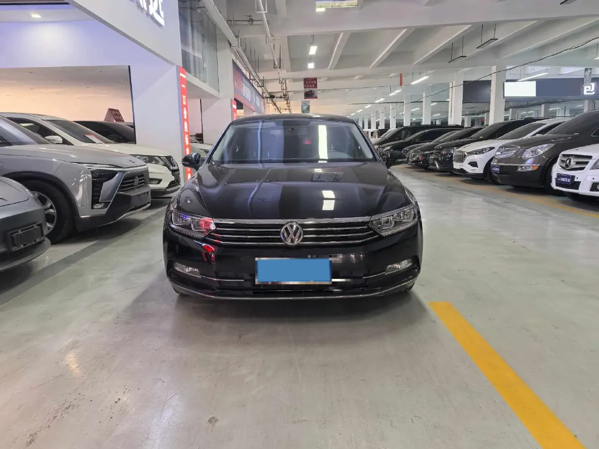 2019 Volkswagen Magotan 2.0T 186HP L4 7DCT,autocango,china used car exporter,china ev exporter,chinese used car exporter,chinese used ev exporter
