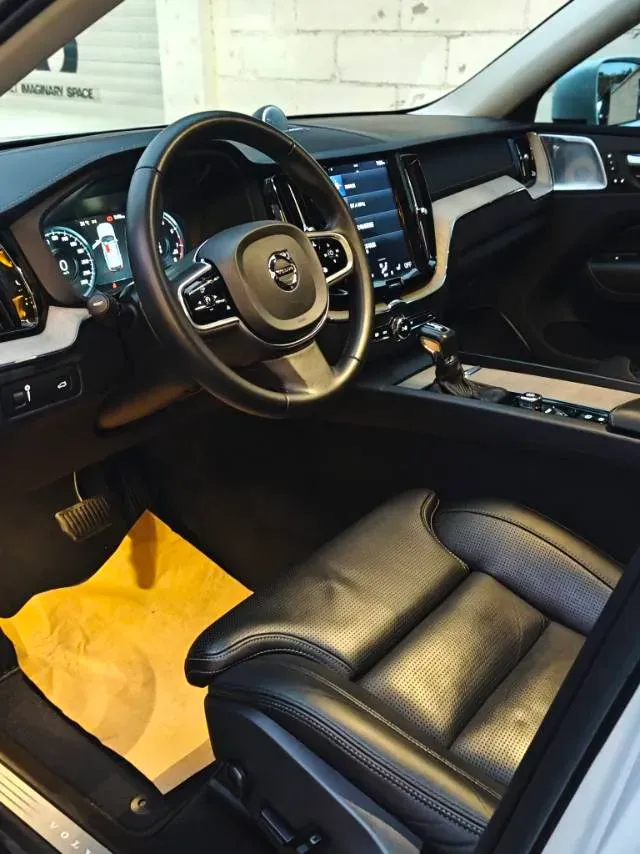 2018 Volvo XC60 2.0T 254HP L4 8AT,autocango,china used car exporter,china ev exporter,chinese used car exporter,chinese used ev exporter