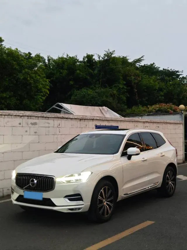 2018 Volvo XC60 2.0T 254HP L4 8AT,autocango,china used car exporter,china ev exporter,chinese used car exporter,chinese used ev exporter