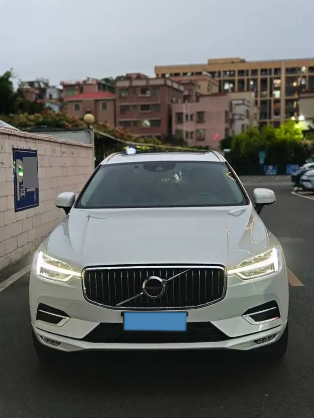 2018 Volvo XC60 2.0T 254HP L4 8AT,autocango,china used car exporter,china ev exporter,chinese used car exporter,chinese used ev exporter