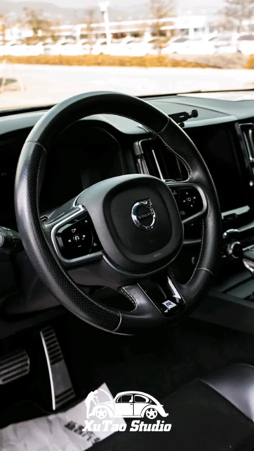 2018 Volvo XC60 2.0T 254HP L4 8AT,autocango,china used car exporter,china ev exporter,chinese used car exporter,chinese used ev exporter