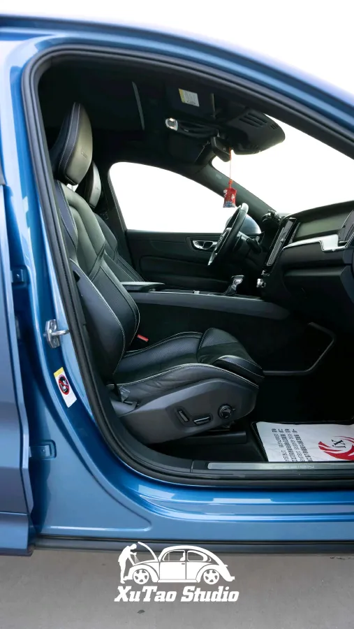 2018 Volvo XC60 2.0T 254HP L4 8AT,autocango,china used car exporter,china ev exporter,chinese used car exporter,chinese used ev exporter