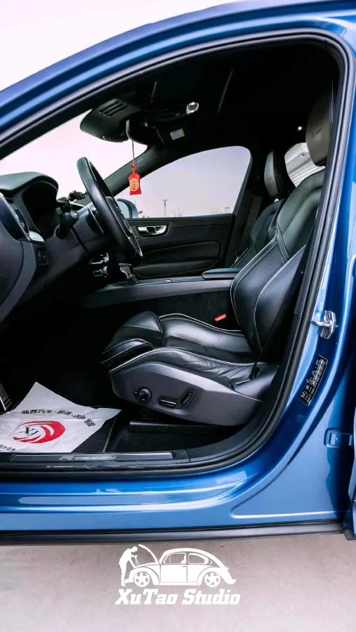 2018 Volvo XC60 2.0T 254HP L4 8AT,autocango,china used car exporter,china ev exporter,chinese used car exporter,chinese used ev exporter