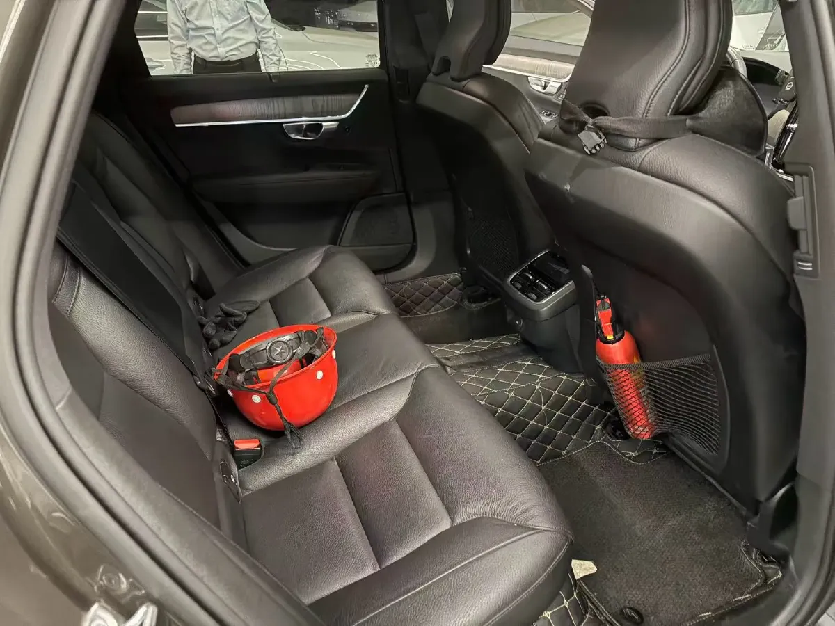 2021 Volvo V90 2.0T 250HP L4 8AT,autocango,china used car exporter,china ev exporter,chinese used car exporter,chinese used ev exporter