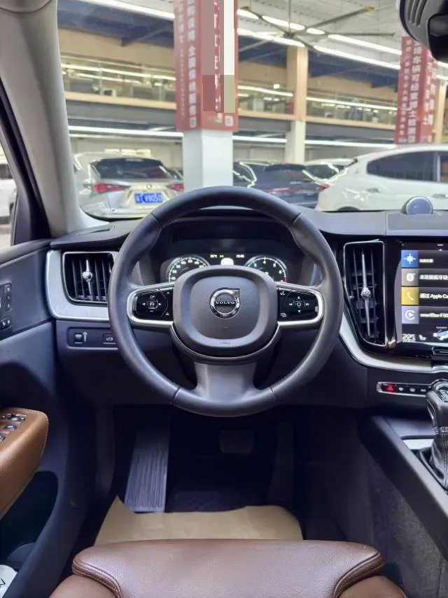 2020 Volvo XC60 2.0T 254HP L4 8AT,autocango,china used car exporter,china ev exporter,chinese used car exporter,chinese used ev exporter