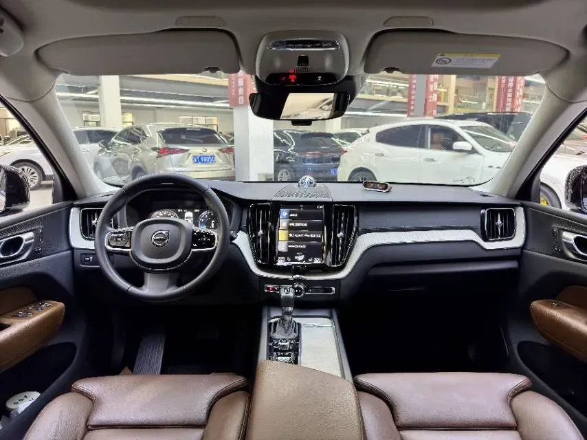 2020 Volvo XC60 2.0T 254HP L4 8AT,autocango,china used car exporter,china ev exporter,chinese used car exporter,chinese used ev exporter