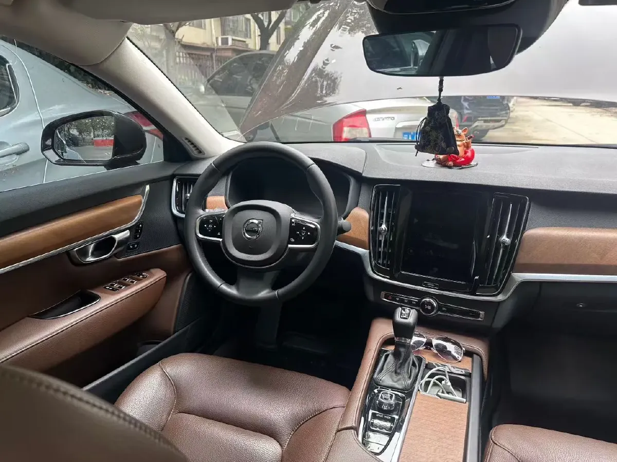 2020 Volvo S90 2.0T 254HP L4 8AT,autocango,china used car exporter,china ev exporter,chinese used car exporter,chinese used ev exporter