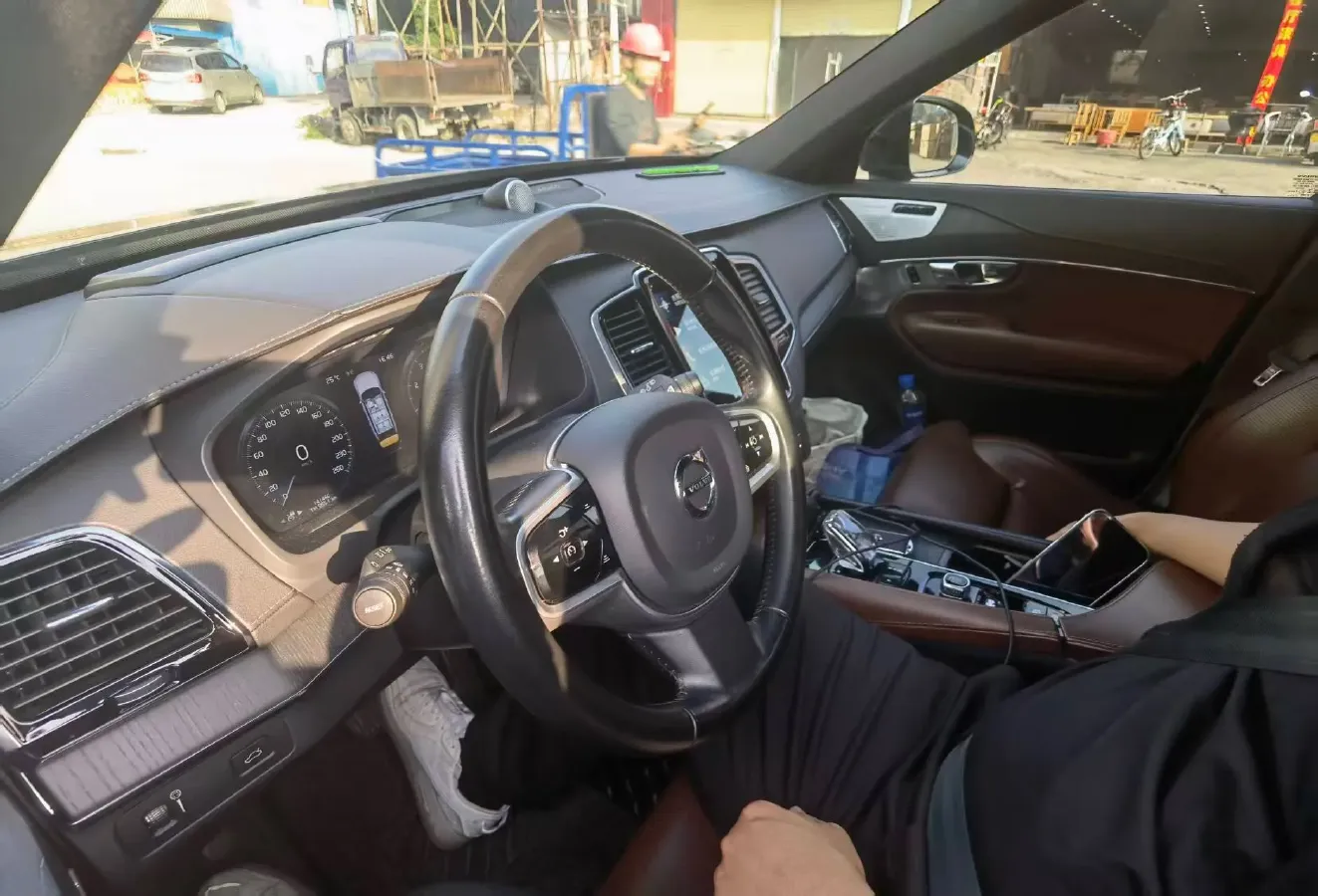 2021 Volvo XC90 2.0T 299HP L4 8AT,autocango,china used car exporter,china ev exporter,chinese used car exporter,chinese used ev exporter