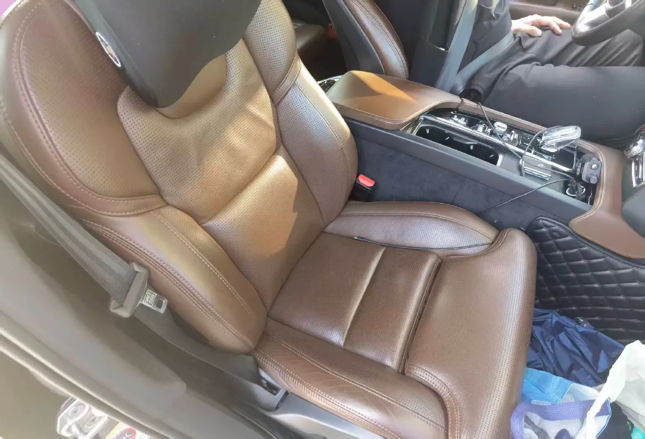 2021 Volvo XC90 2.0T 299HP L4 8AT,autocango,china used car exporter,china ev exporter,chinese used car exporter,chinese used ev exporter