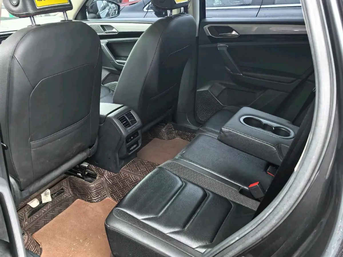 2019 Jeep Cherokee 2.0T 234HP L4 9AT,autocango,china used car exporter,china ev exporter,chinese used car exporter,chinese used ev exporter