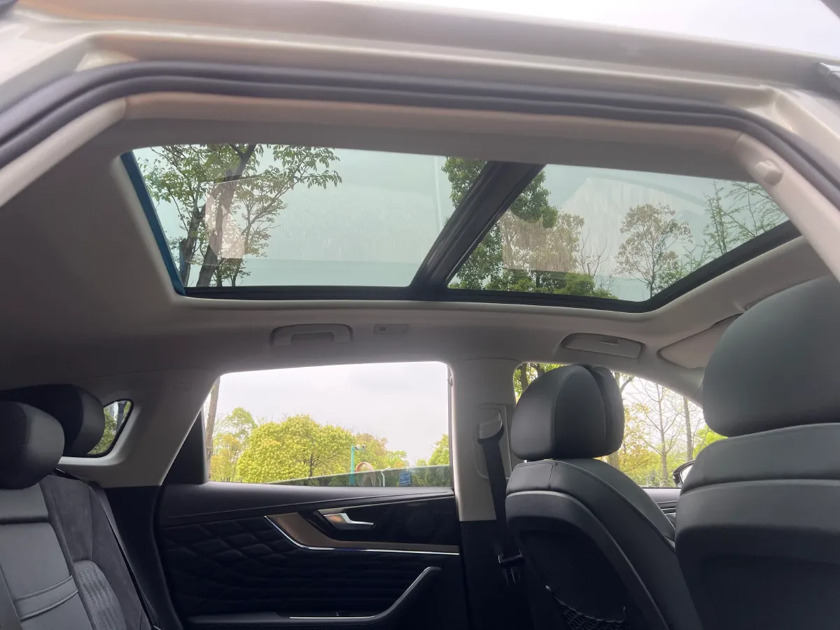 2022 HongQi HS5 2.0T 224HP L4 6AT,autocango,china used car exporter,china ev exporter,chinese used car exporter,chinese used ev exporter