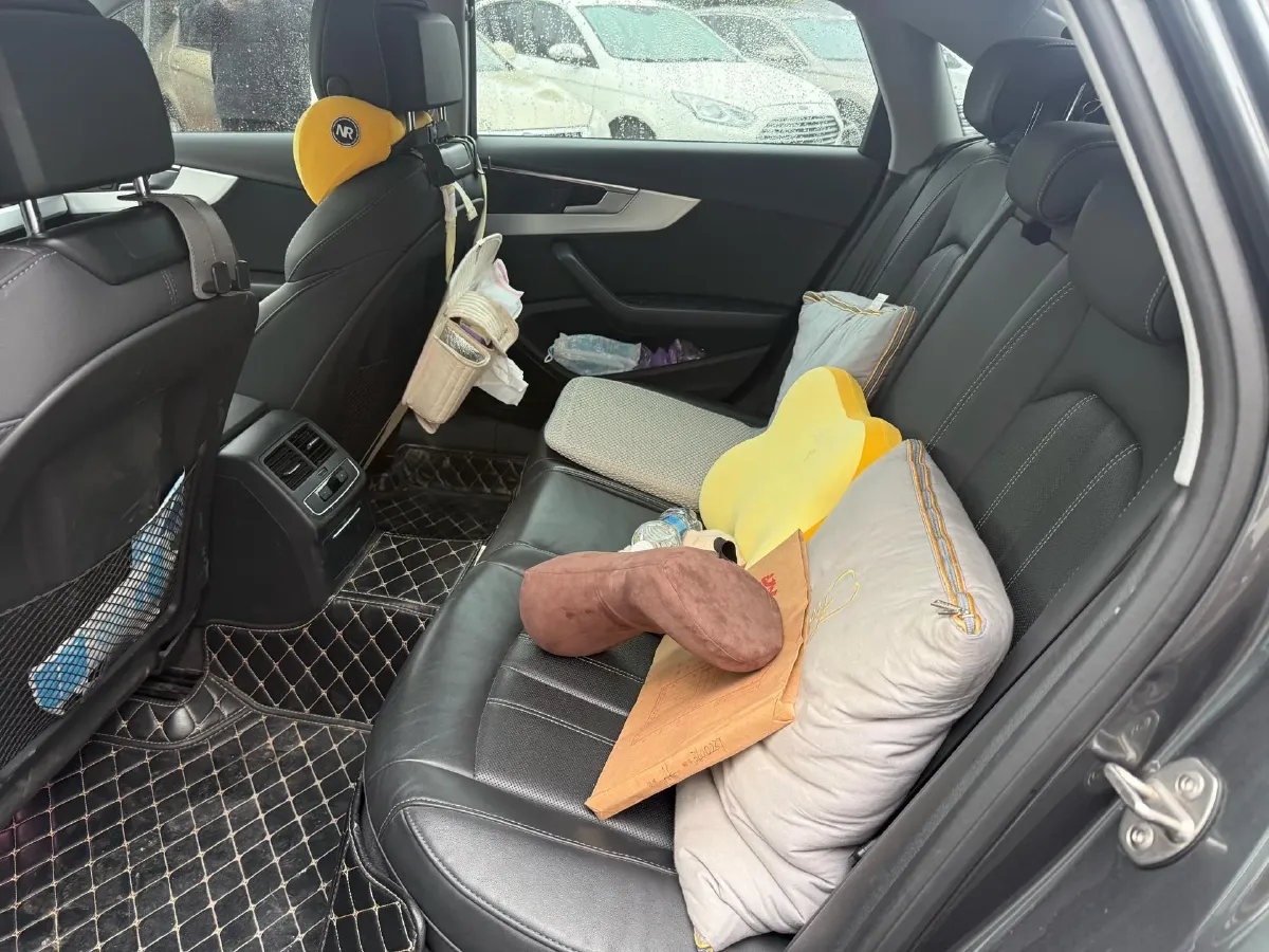 2020 Audi A4L 2.0T 190HP L4 7DCT,autocango,china used car exporter,china ev exporter,chinese used car exporter,chinese used ev exporter