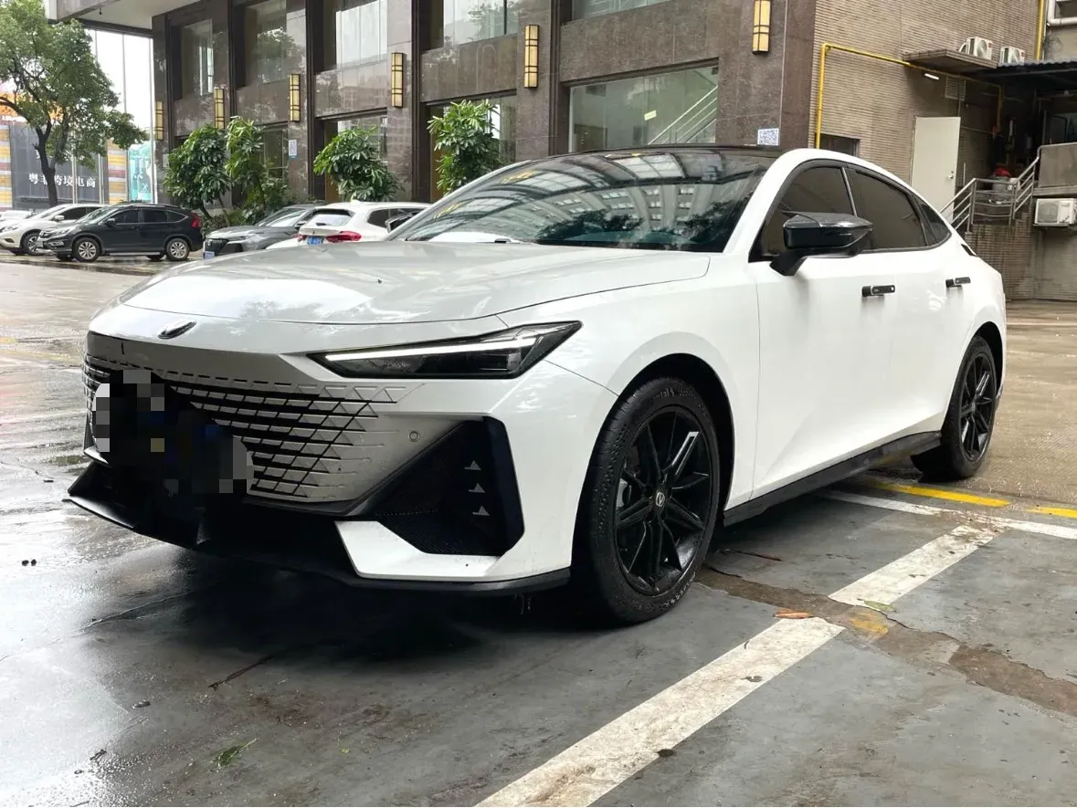 2024 ChangAn UNI-V 1.5T 188HP L4 7DCT,autocango,china used car exporter,china ev exporter,chinese used car exporter,chinese used ev exporter