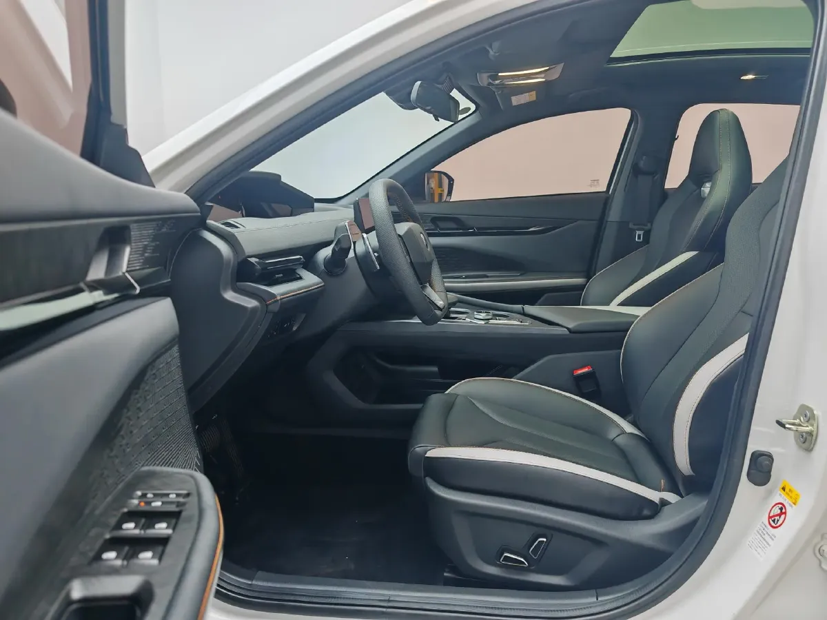 2024 ChangAn UNI-V 1.5T 188HP L4 7DCT,autocango,china used car exporter,china ev exporter,chinese used car exporter,chinese used ev exporter