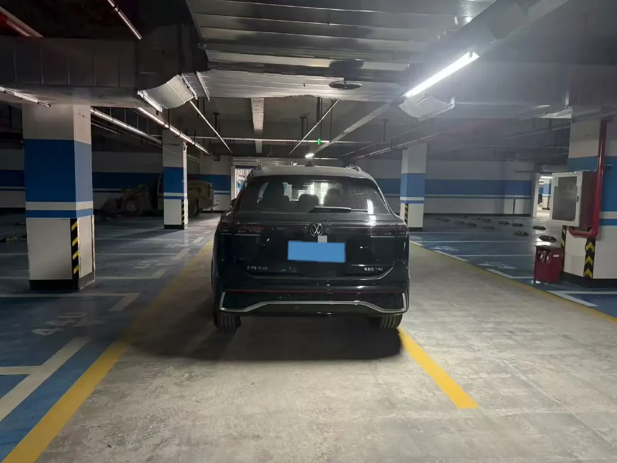 2026 Volkswagen Tiguan L 2.0T 220HP L4 7DCT,autocango,china used car exporter,china ev exporter,chinese used car exporter,chinese used ev exporter