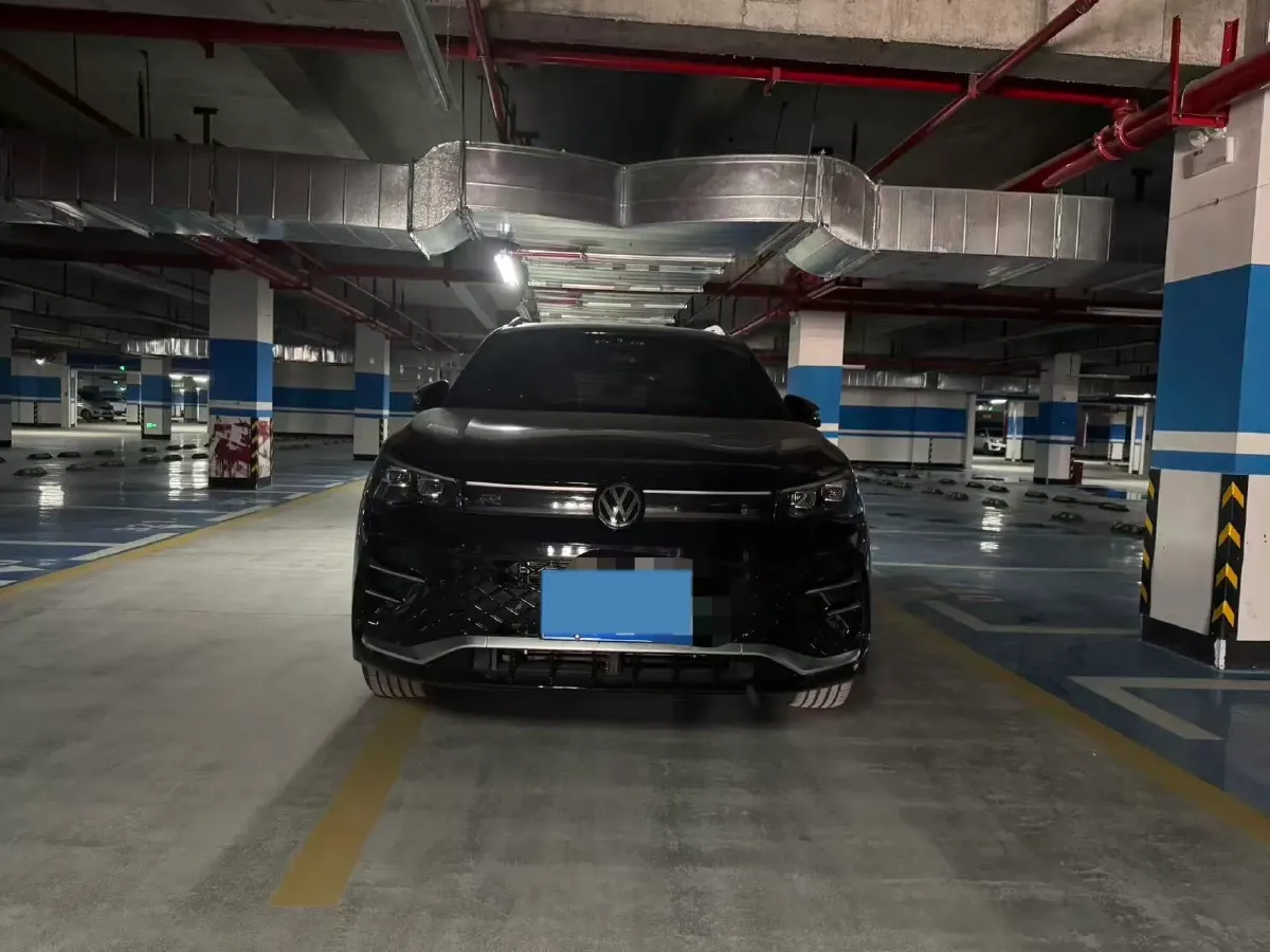 2026 Volkswagen Tiguan L 2.0T 220HP L4 7DCT,autocango,china used car exporter,china ev exporter,chinese used car exporter,chinese used ev exporter