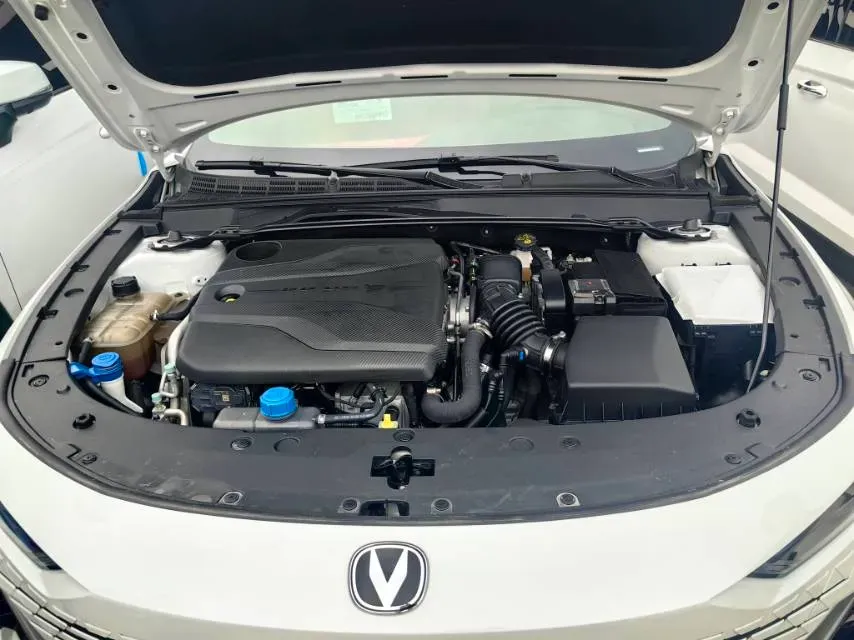 2022 ChangAn UNI-V 1.5T 188HP L4 7DCT,autocango,china used car exporter,china ev exporter,chinese used car exporter,chinese used ev exporter