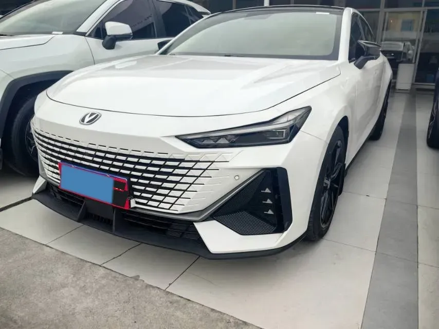 2022 ChangAn UNI-V 1.5T 188HP L4 7DCT,autocango,china used car exporter,china ev exporter,chinese used car exporter,chinese used ev exporter