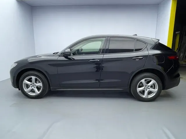 2017 Jaguar XE 2.0T 240HP L4 8AT,autocango,china used car exporter,china ev exporter,chinese used car exporter,chinese used ev exporter