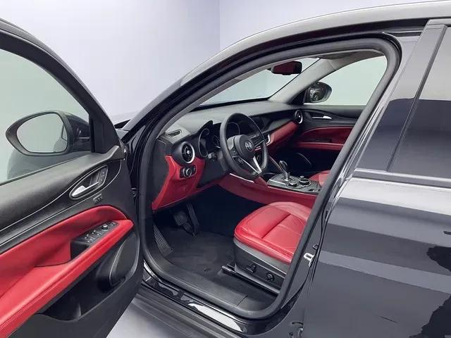 2017 Jaguar XE 2.0T 240HP L4 8AT,autocango,china used car exporter,china ev exporter,chinese used car exporter,chinese used ev exporter