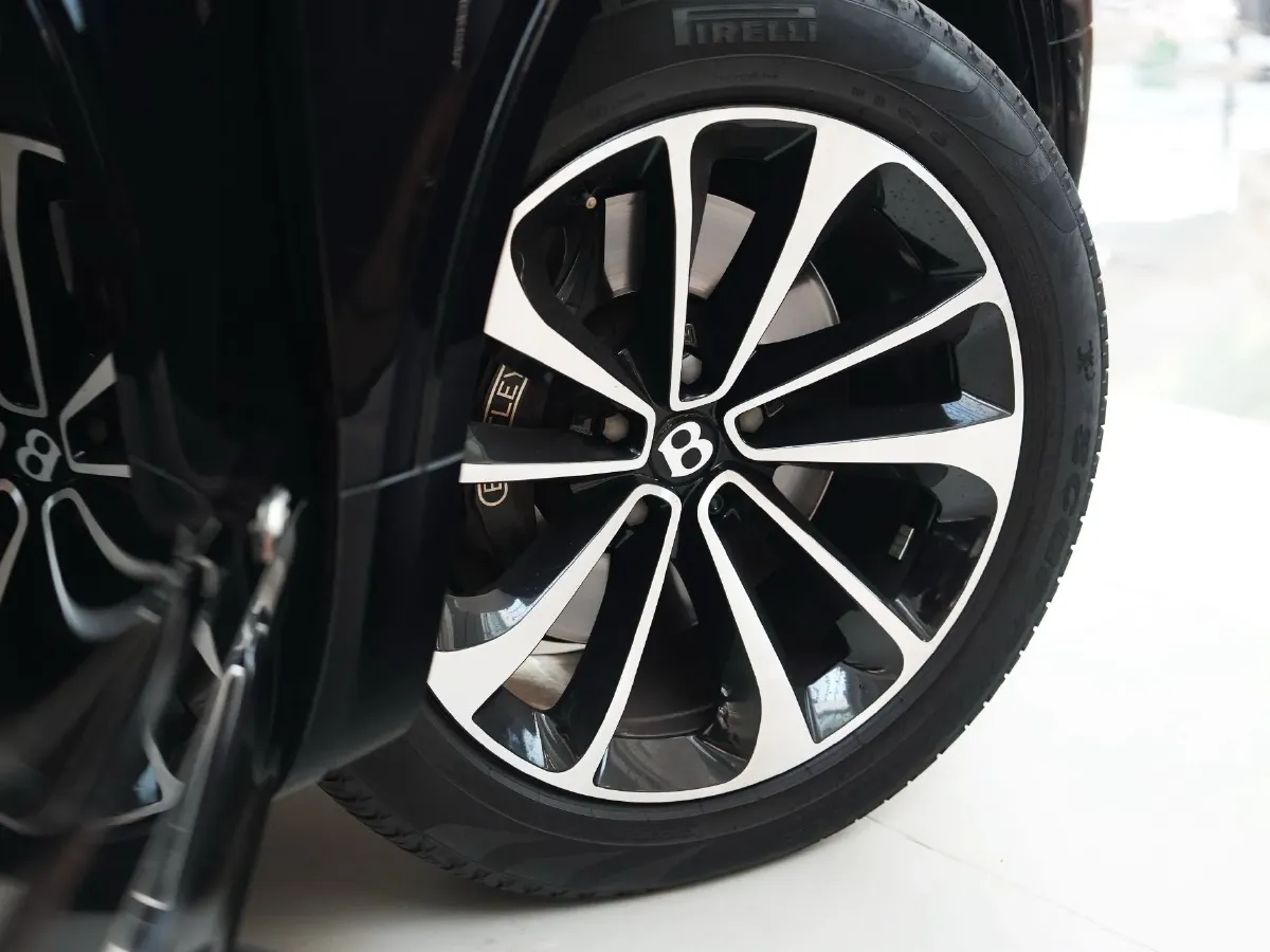 2022 Bentley Bentayga 4.0T 550HP V8 8AT,autocango,china used car exporter,china ev exporter,chinese used car exporter,chinese used ev exporter