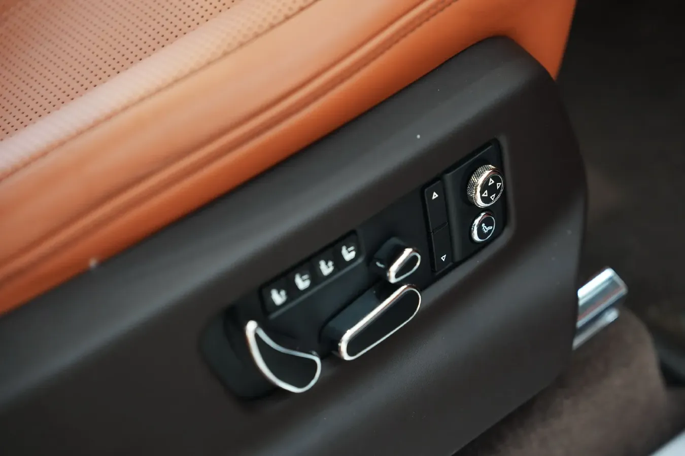 2022 Bentley Bentayga 4.0T 550HP V8 8AT,autocango,china used car exporter,china ev exporter,chinese used car exporter,chinese used ev exporter