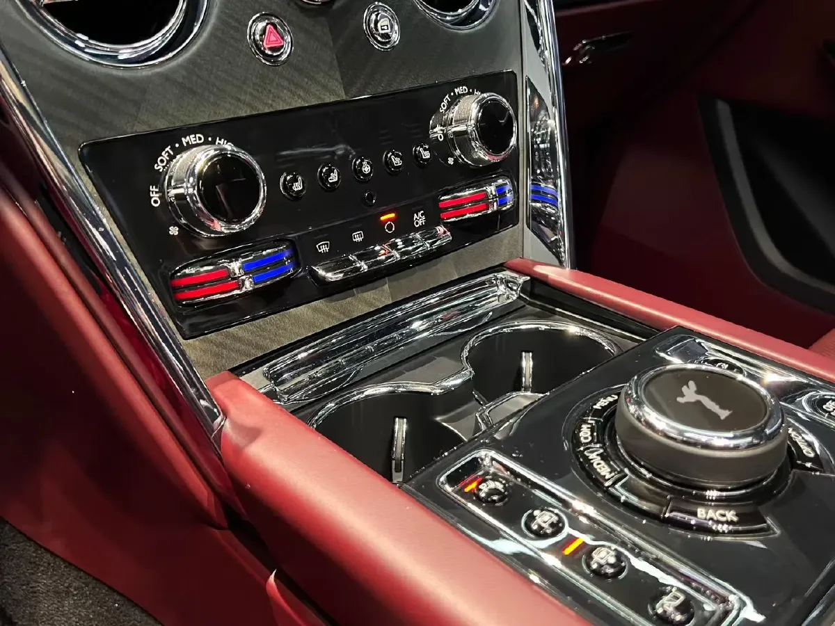 2018 Rolls-Royce Cullinan 6.7T 571HP V12 8AT,autocango,china used car exporter,china ev exporter,chinese used car exporter,chinese used ev exporter