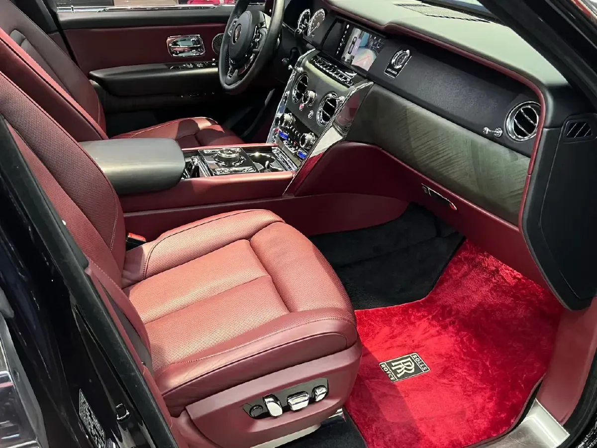 2018 Rolls-Royce Cullinan 6.7T 571HP V12 8AT,autocango,china used car exporter,china ev exporter,chinese used car exporter,chinese used ev exporter