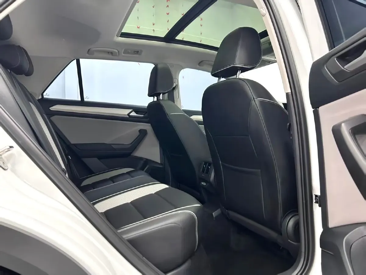 2025 Volkswagen T-Roc 1.4T 150HP L4 7DCT,autocango,china used car exporter,china ev exporter,chinese used car exporter,chinese used ev exporter