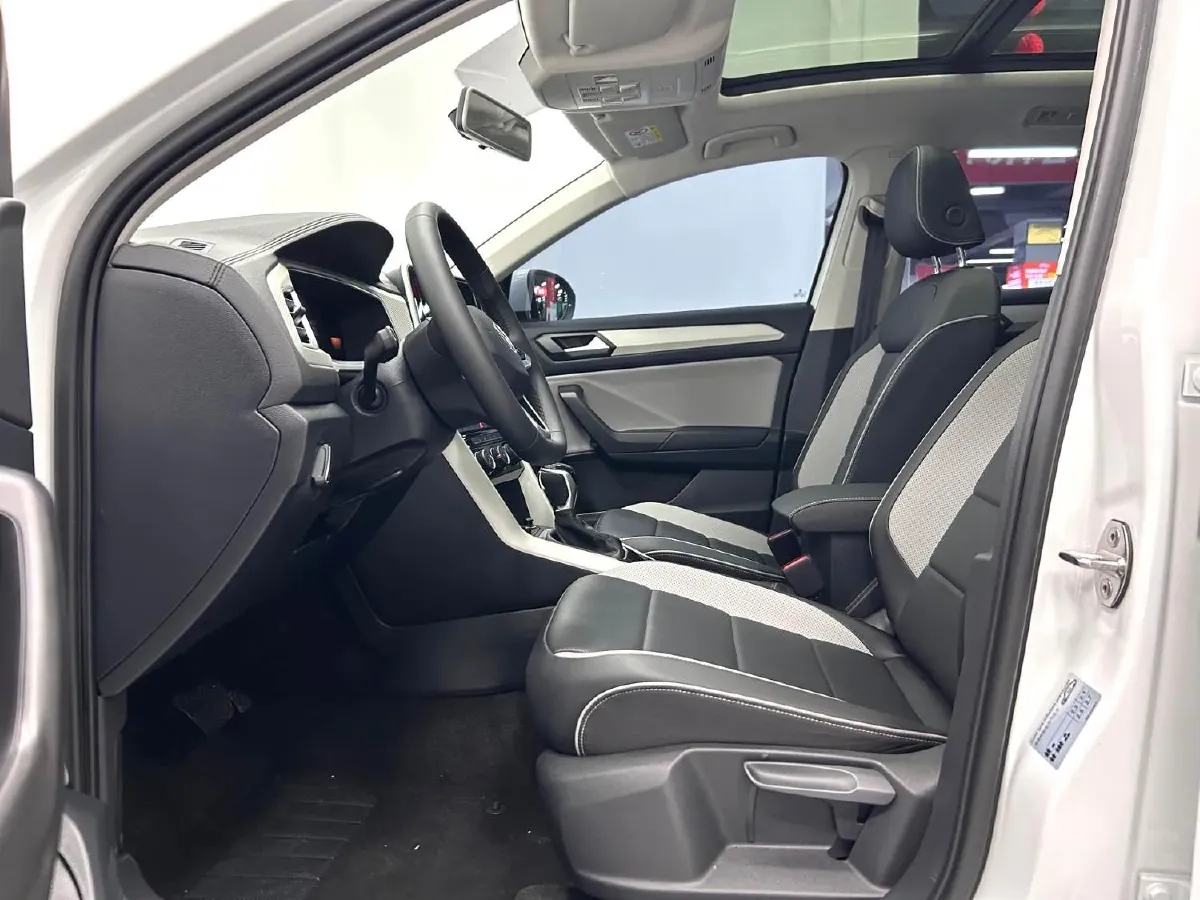 2025 Volkswagen T-Roc 1.4T 150HP L4 7DCT,autocango,china used car exporter,china ev exporter,chinese used car exporter,chinese used ev exporter