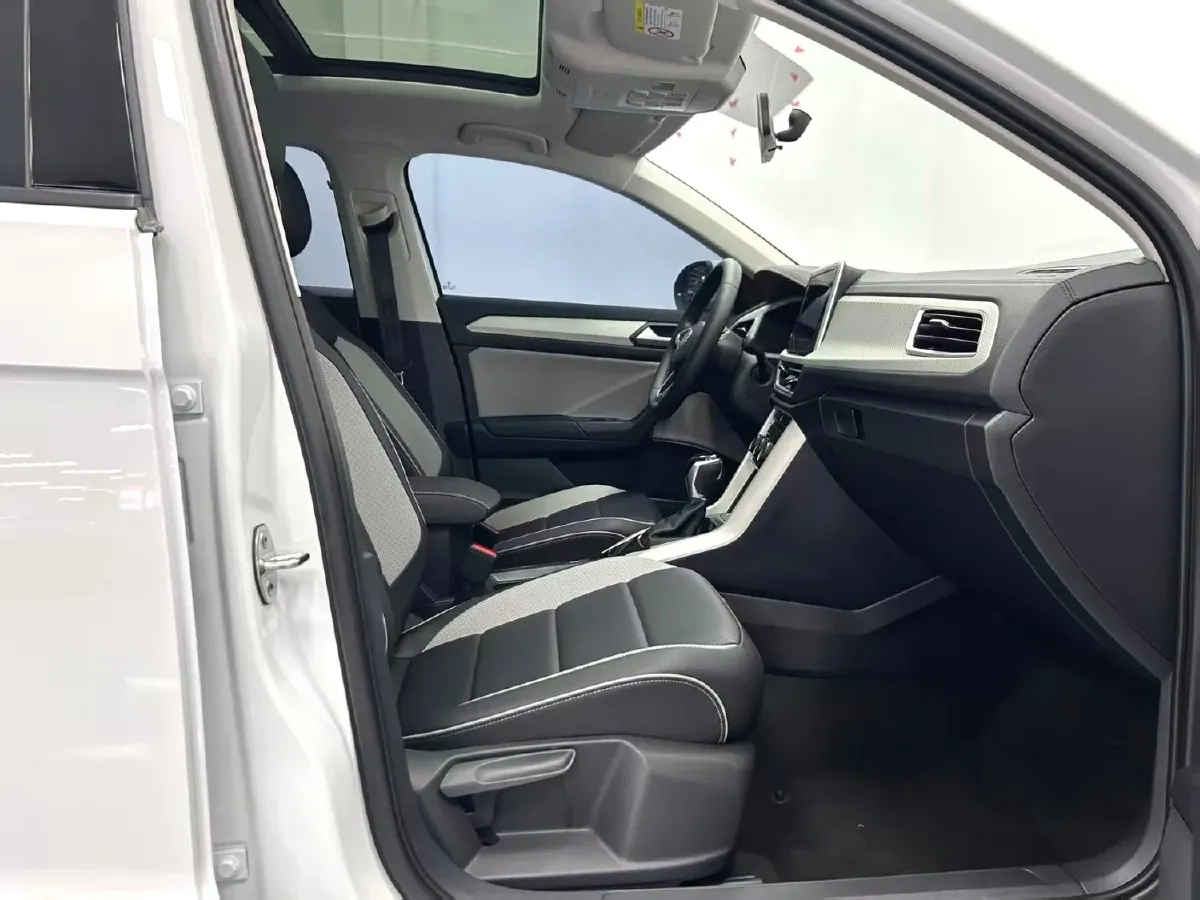 2025 Volkswagen T-Roc 1.4T 150HP L4 7DCT,autocango,china used car exporter,china ev exporter,chinese used car exporter,chinese used ev exporter