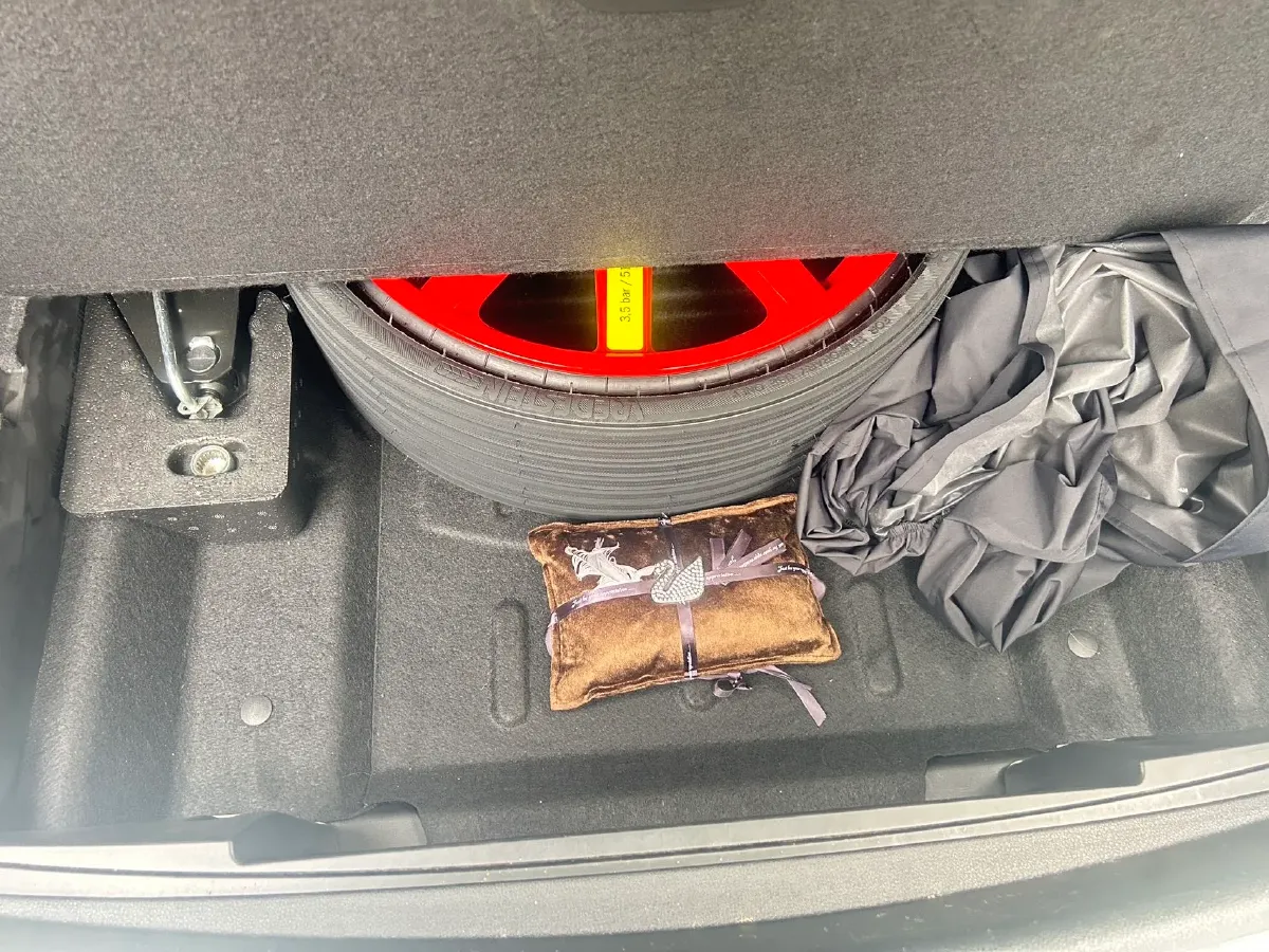 2021 Porsche Macan 2.0T 252HP L4 7DCT,autocango,china used car exporter,china ev exporter,chinese used car exporter,chinese used ev exporter