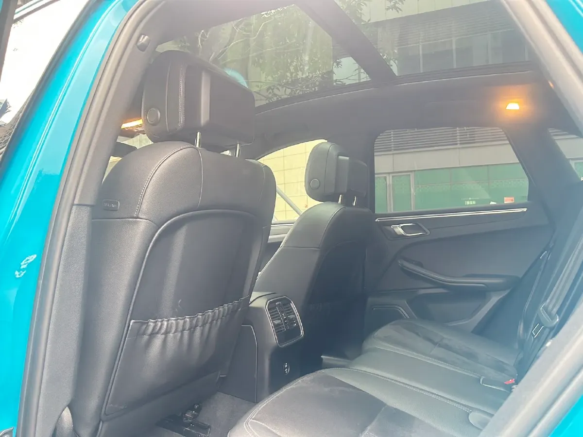 2021 Porsche Macan 2.0T 252HP L4 7DCT,autocango,china used car exporter,china ev exporter,chinese used car exporter,chinese used ev exporter