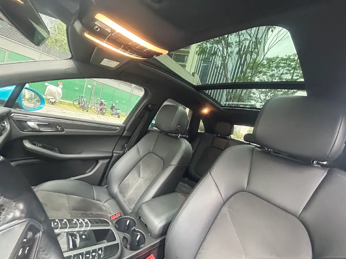 2021 Porsche Macan 2.0T 252HP L4 7DCT,autocango,china used car exporter,china ev exporter,chinese used car exporter,chinese used ev exporter