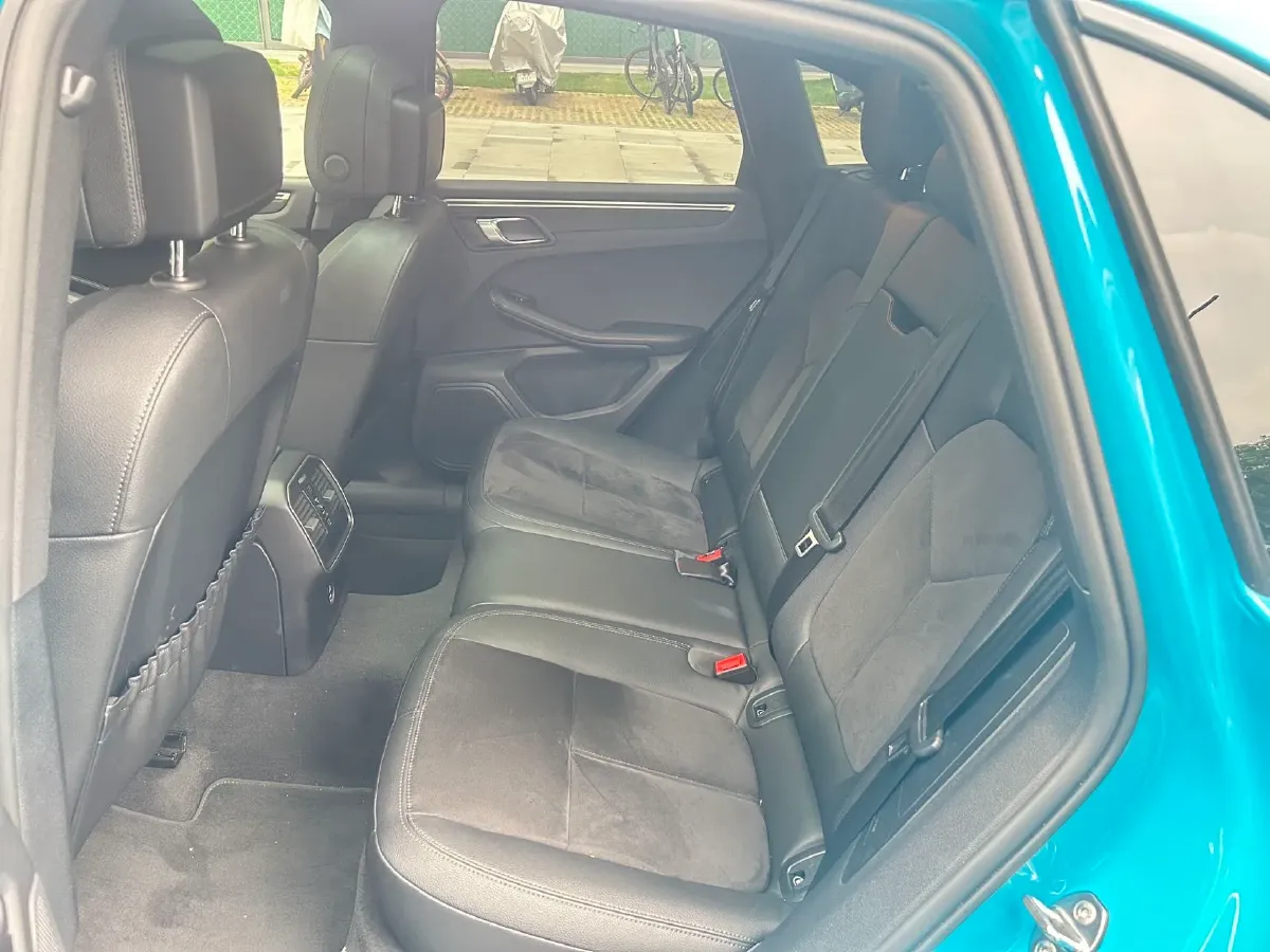 2021 Porsche Macan 2.0T 252HP L4 7DCT,autocango,china used car exporter,china ev exporter,chinese used car exporter,chinese used ev exporter