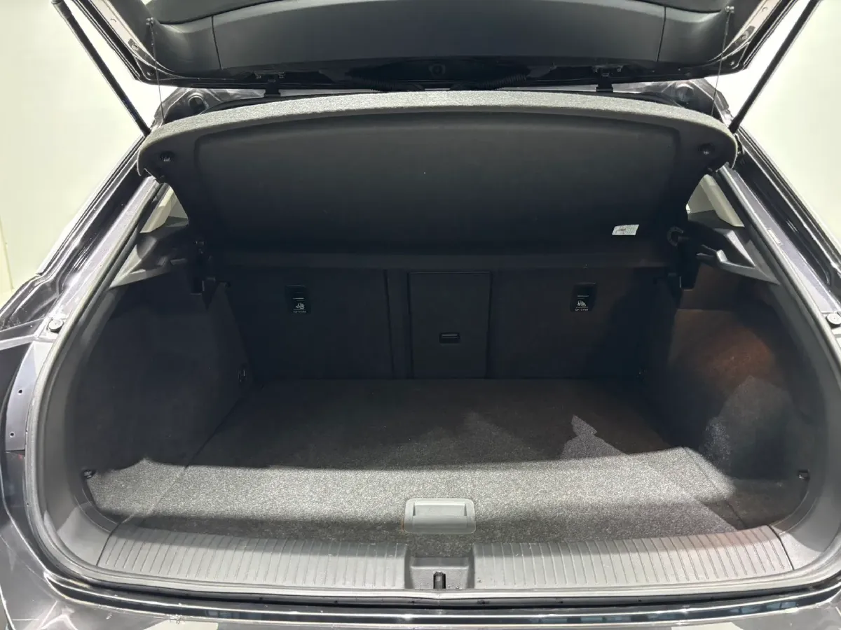 2022 Volkswagen T-Roc 1.4T 150HP L4 7DCT,autocango,china used car exporter,china ev exporter,chinese used car exporter,chinese used ev exporter