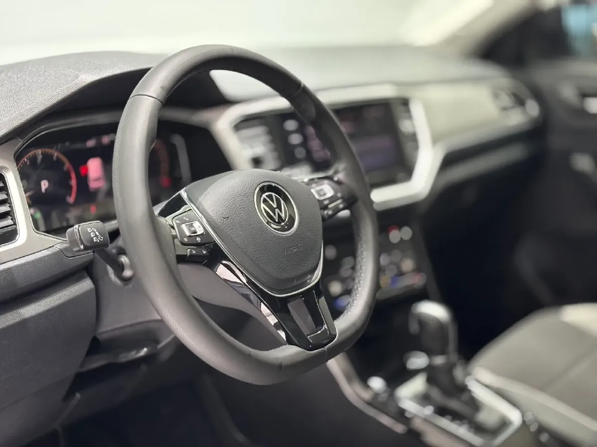 2022 Volkswagen T-Roc 1.4T 150HP L4 7DCT,autocango,china used car exporter,china ev exporter,chinese used car exporter,chinese used ev exporter